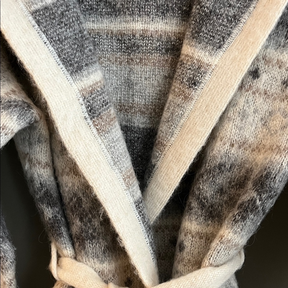 SAMBAND OF ICELAND Hooded Wool Cardigan - Gray and Cream Pattern - Picture 6 of 15